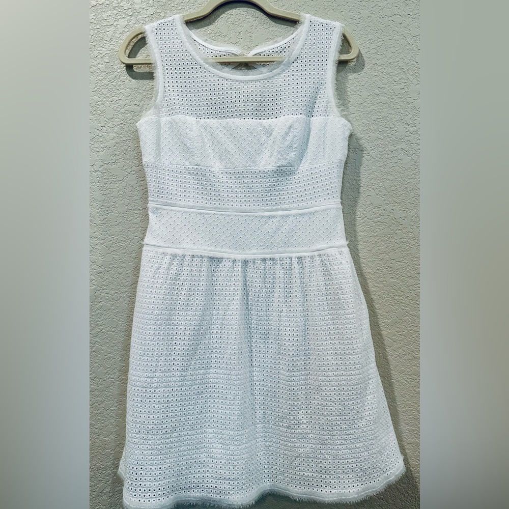 White sleeveless Dress